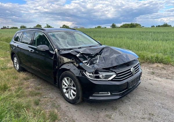 Volkswagen Passat cena 24900 przebieg: 280000, rok produkcji 2015 z Choszczno małe 352